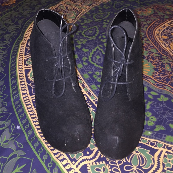 black wedged booties!