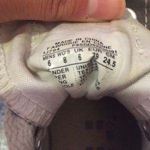 Converse Shoes - Women's low top grey converse size 8 Converse Shoes - Women's low top grey converse size 8