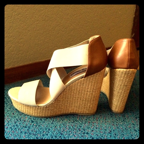 Steve Madden nude wedges