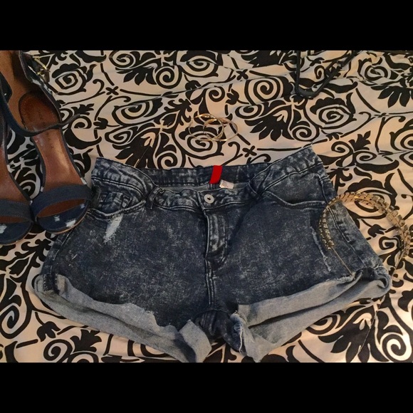 Sexy Blue jean shorts - Picture 2 of 2