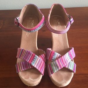 TOMS wedges Fuschia multi color sandals Sz 7