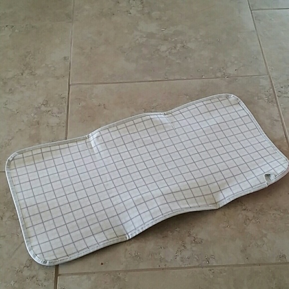 Kenneth Cole Reaction changing pad - Picture 2 of 2