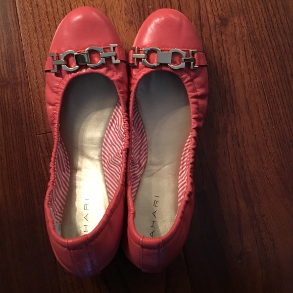 TAHARI FLATS