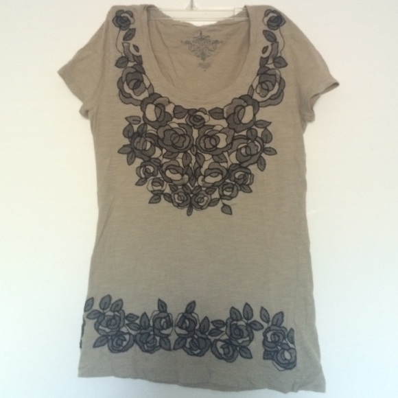Casual top with lace floral design!