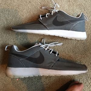 Nike Roshe Run Grey size 11.5