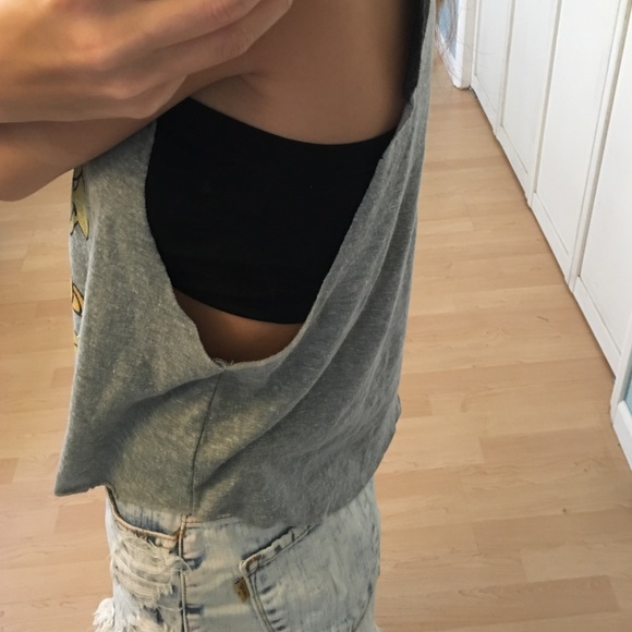 A cute Muscle tee - Picture 3 of 4