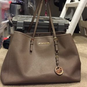 MICHAEL KORS TAUPE PURSE