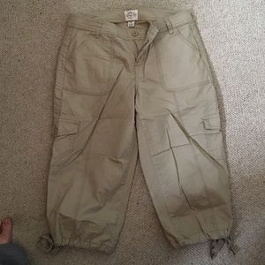 Khaki capris