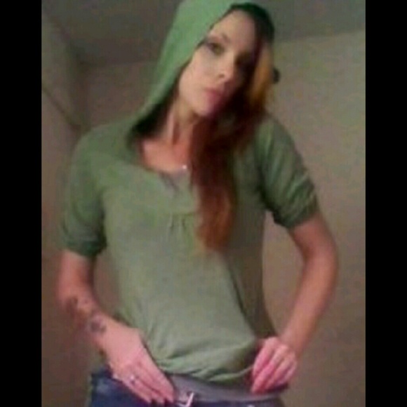 Green hooded short sleeve top