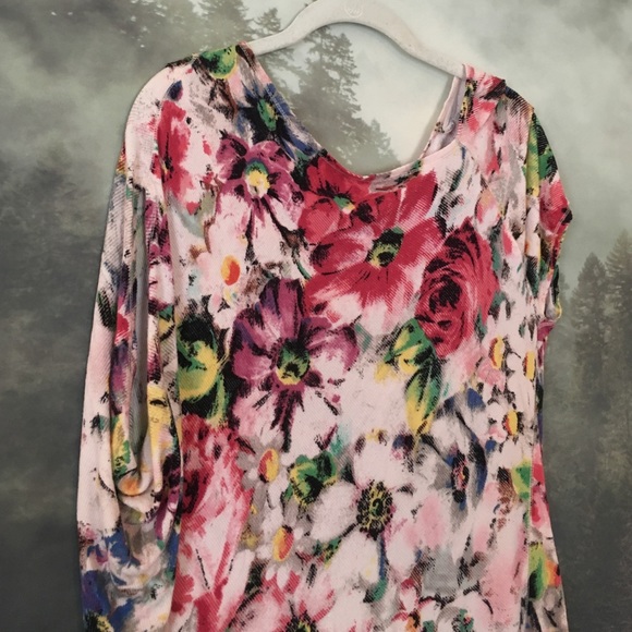 A-symmetrical pink floral top Anthropologie med