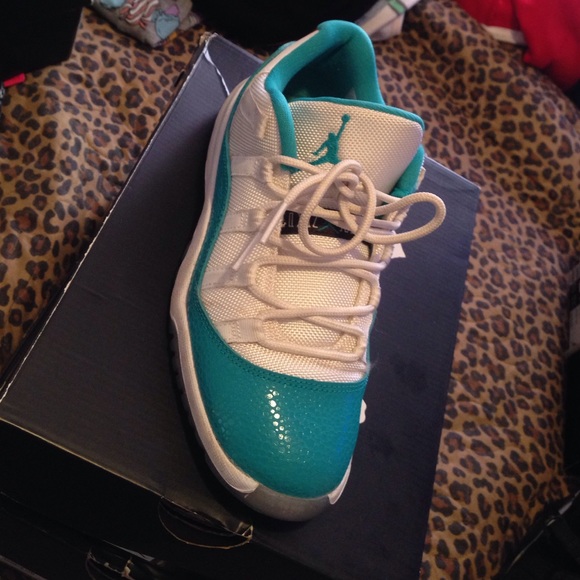 Jordan Aqua 11's