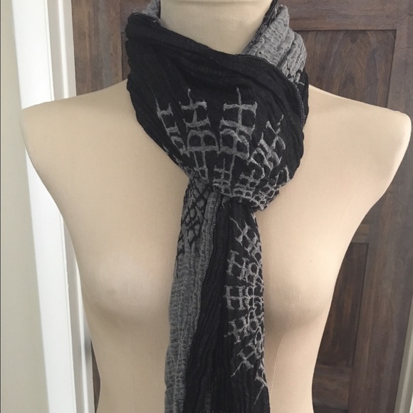 Black halo scarf