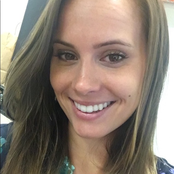 Meet your Posher, Julia - Picture 2 of 2