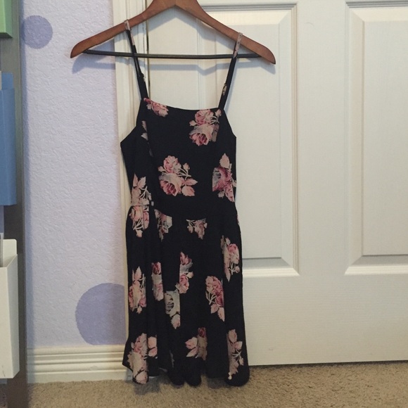 Urban outfitters floral romper - Picture 1 of 3