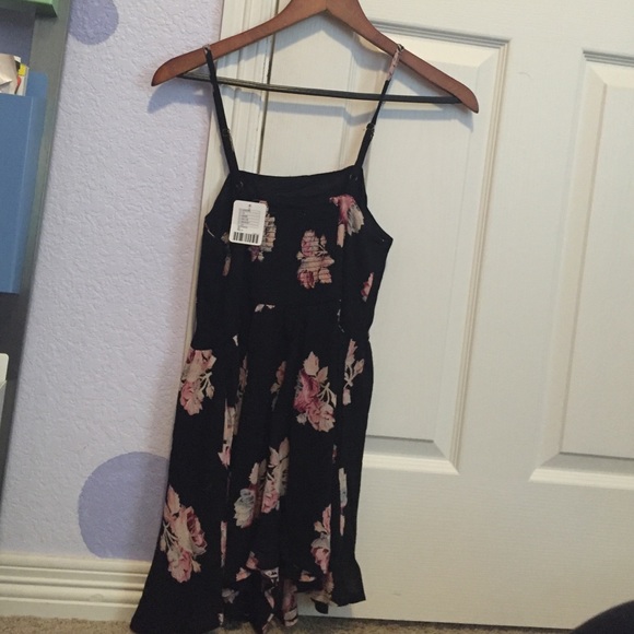 Urban outfitters floral romper - Picture 2 of 3