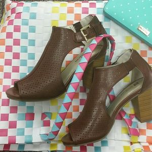 Heel sandals /Wight Mountain