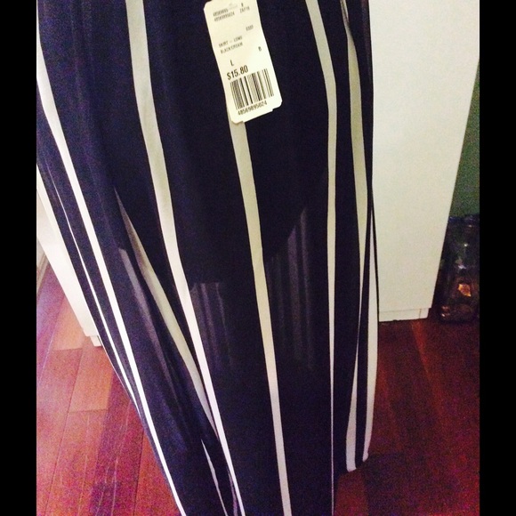NWT FOREVER 21 BLACK & WHITE SLIT MAXI SKIRT - Picture 4 of 4