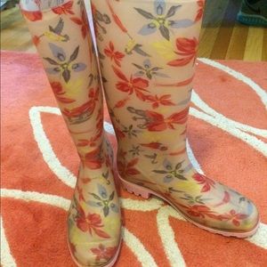 Amazing floral rain boots!