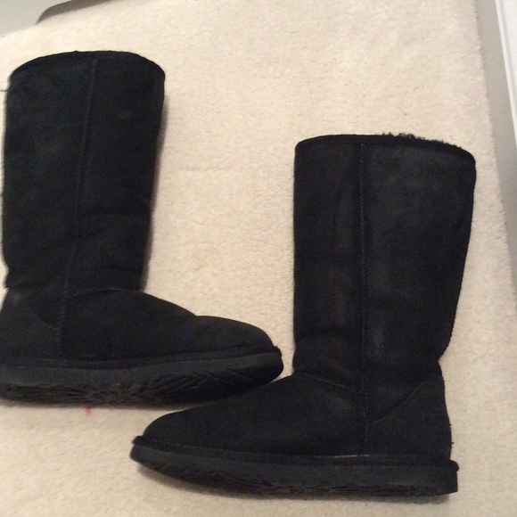 Black tall uggs