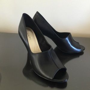 Tahari peep toe heels