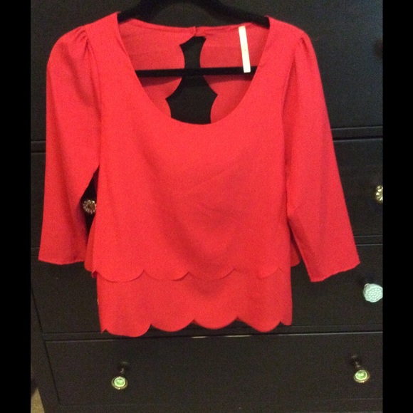 Red scallop open back top