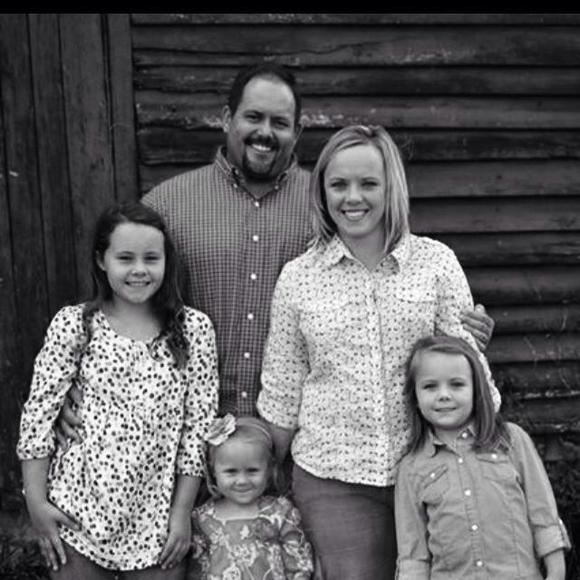 Meet your Posher, Laura - Picture 1 of 1