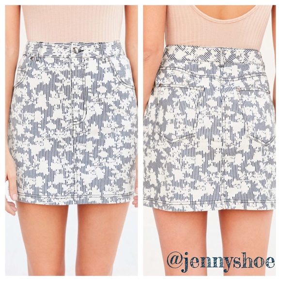 {urban outfitters} floral denim mini skirt - Picture 3 of 5