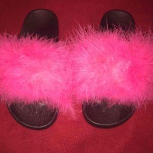 Fur slides💖
