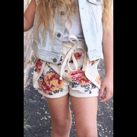 Floral girls sweat shorts