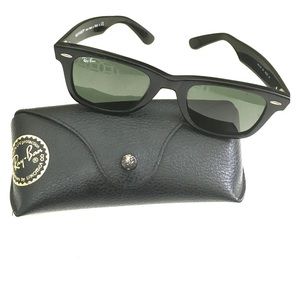 Ray-Ban wayfarer sunglasses