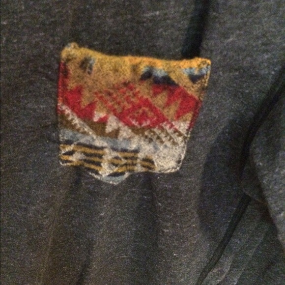 Trendy grey pullover with patterned patch! - Picture 2 of 4
