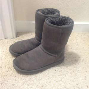 short gray uggs with bows short gray uggs with bows