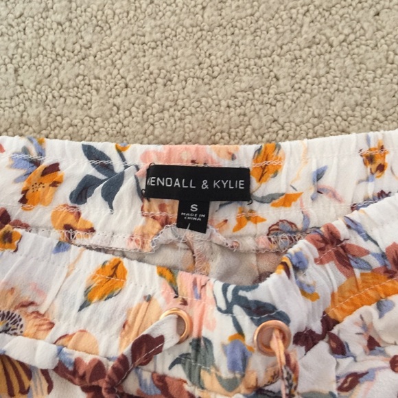 Kendall & Kylie printed floral shorts - Picture 2 of 2