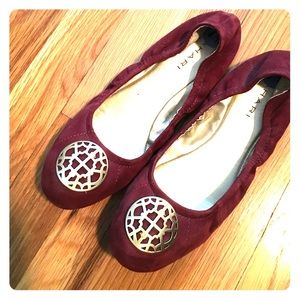 Like new Tahari flats