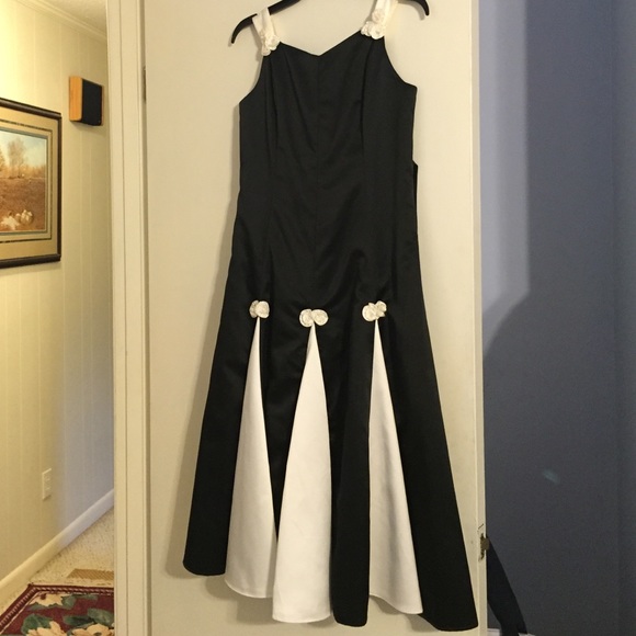 Beautiful Black and White Dress