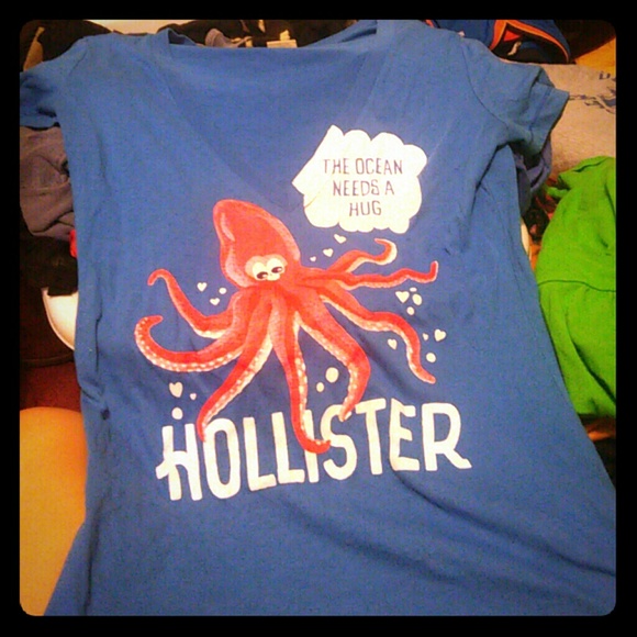 Hollister V Neck t shirt
