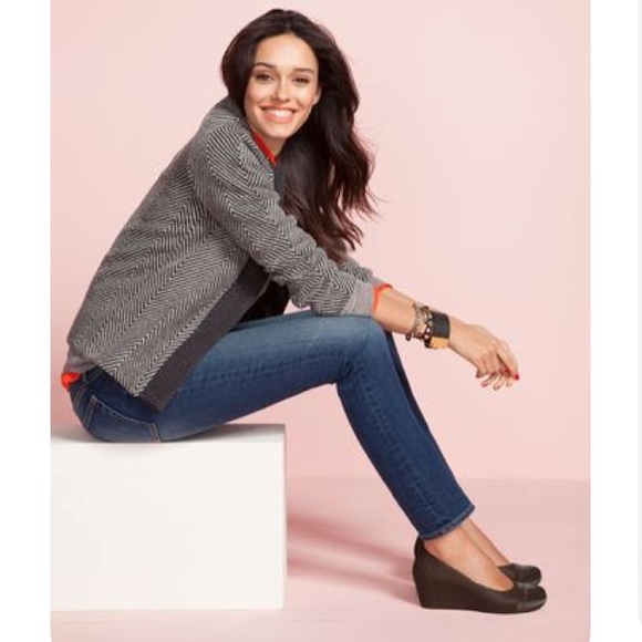 ⭐️ HOST PICK ⭐️ Crocs Brynn wedge, size 8 - Picture 2 of 8