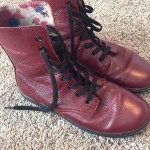 Dr. Martens - MUST GO