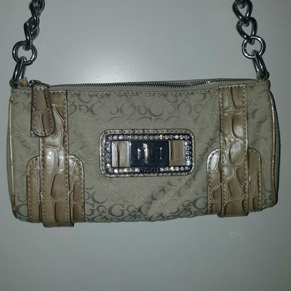 CUTE GUESS PURSE! SALE!!