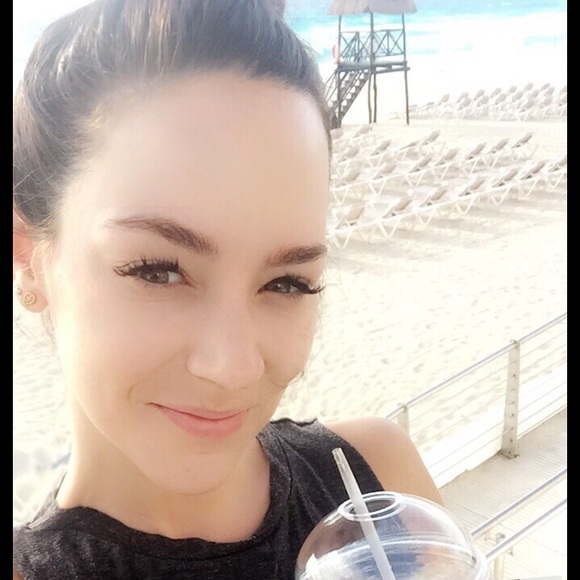 Meet your Posher, Cassandra - Picture 2 of 3