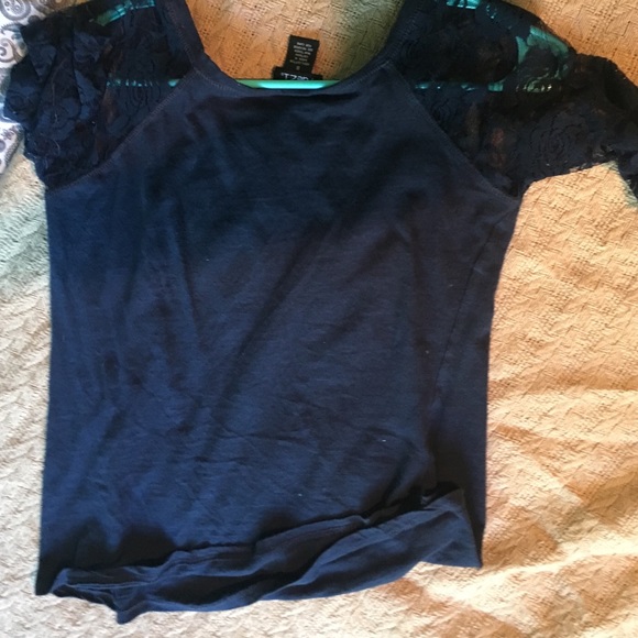 Navy blue lacy tshirt - Picture 4 of 4