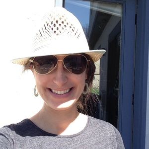 Meet your Posher, Emily