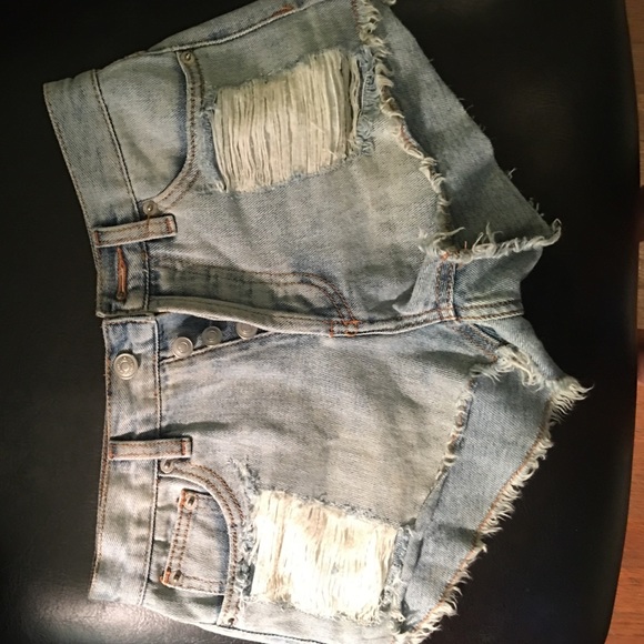BRANDY MELVILLE High waisted shorts.