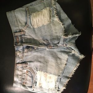 BRANDY MELVILLE High waisted shorts.