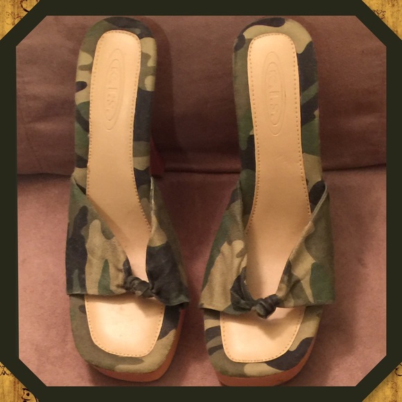 Camouflage high heeled sandals
