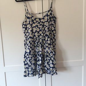 Baby doll style daisy print dress