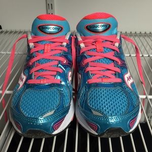 Saucony running shoes size 9.5