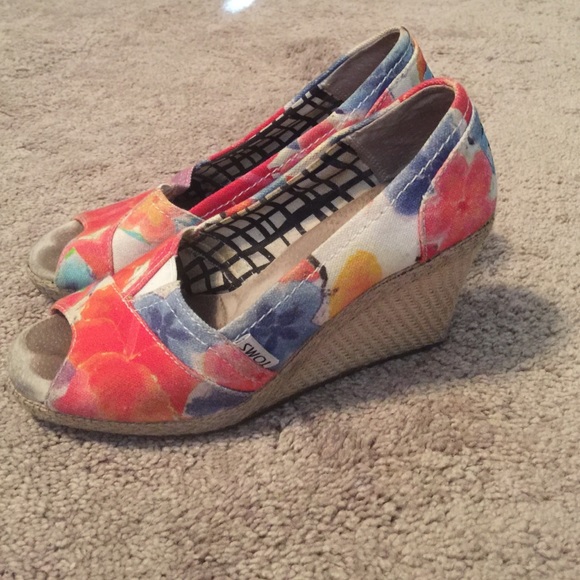 Floral TOMS
