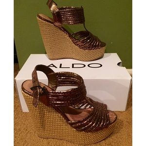Aldo bronze wedge