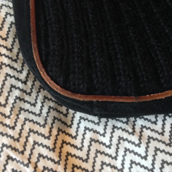 ✨Rich Black Suede Leather Shoulder Bag✨ - Picture 4 of 4